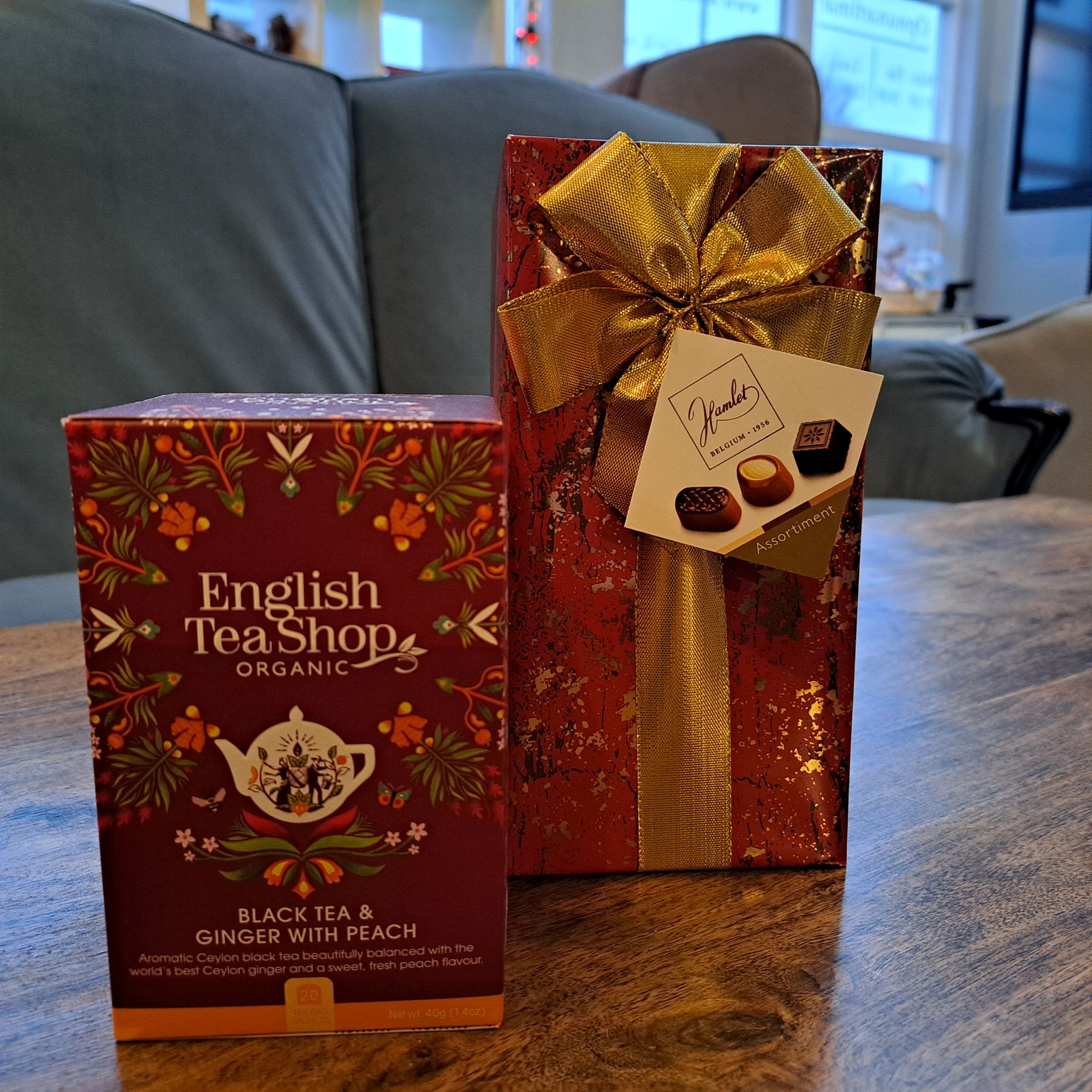 Tea and Hamlet Chocolate Gift Set